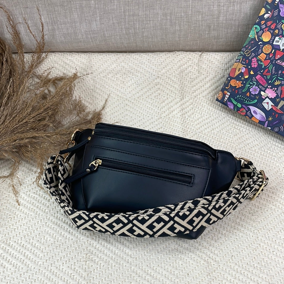 BLACK BUM BAG WITH T-SHAPE BELT