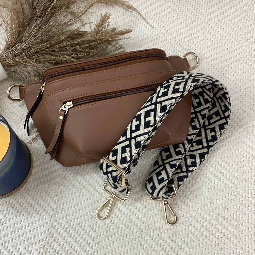 BUM BAG IN BROWN WITH BLACK T-SHAPE DESIGN BELT