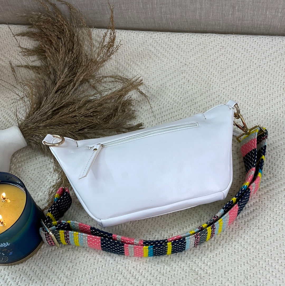 BUM BAG IN WHITE WITH MULTI COLOURED LINE BELT