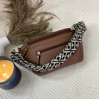 BUM BAG IN BROWN WITH BLACK T-SHAPE DESIGN BELT
